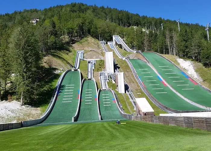 马尔奇克公寓 *